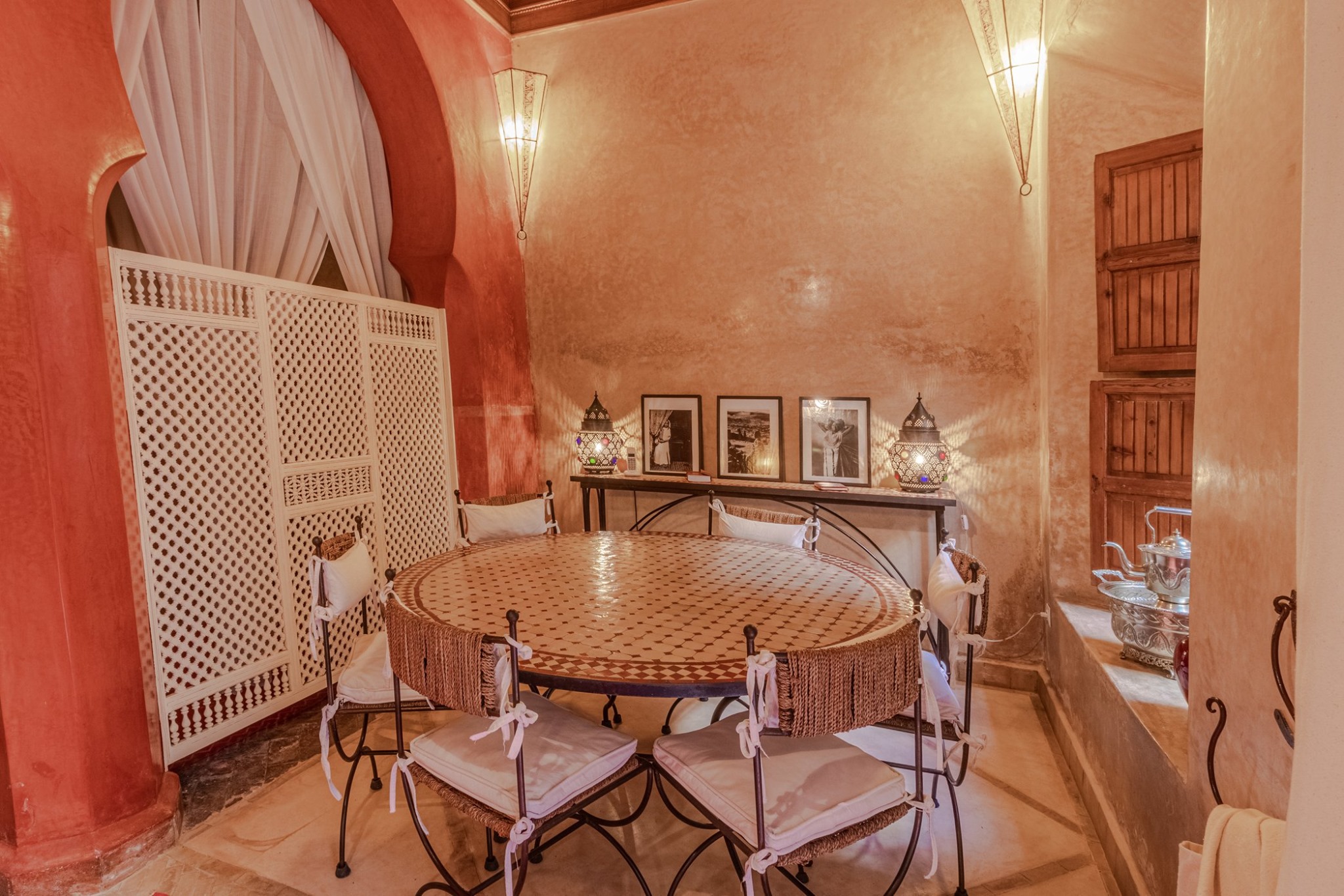 Dar Damana dining