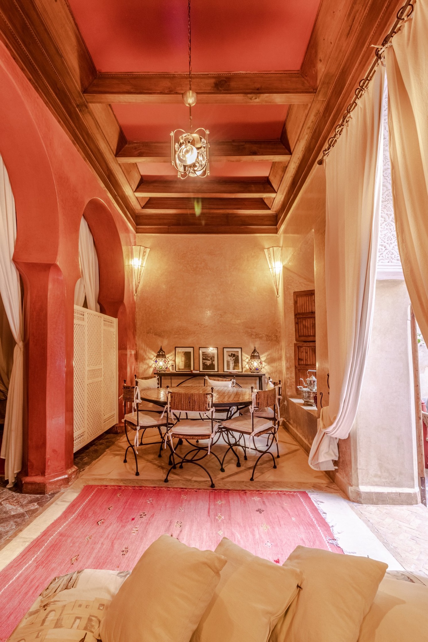 Dar Damana dining room